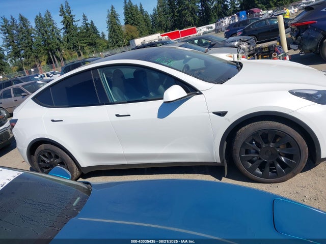 Tesla Model Y 2023 7SAYGDED7PF969892 Image 13