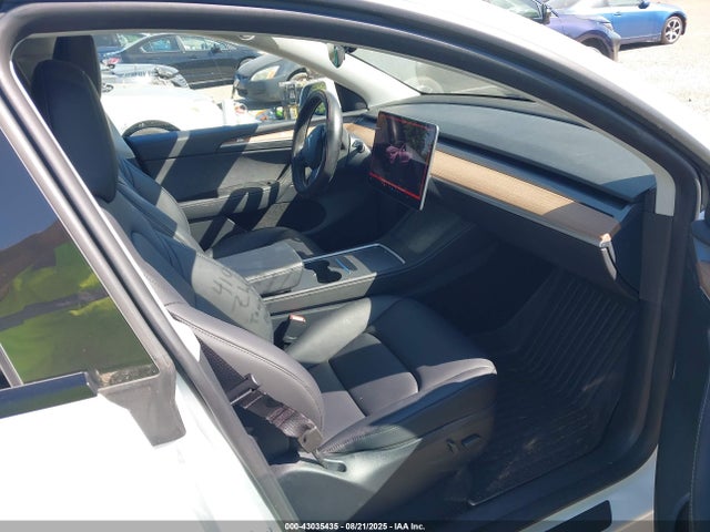 Tesla Model Y 2023 7SAYGDED7PF969892 Image 5