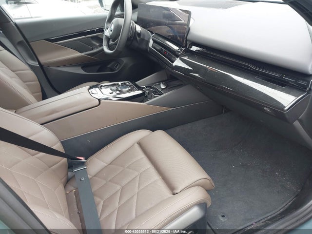 WBA53FJ0XSCT93082 BMW 530I