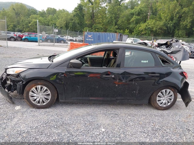 43036256 :رقم المزاد ، 1FADP3E22FL321527 vin ، 2015 Ford Focus S مزاد بيع