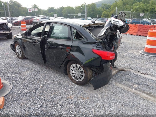 43036256 :رقم المزاد ، 1FADP3E22FL321527 vin ، 2015 Ford Focus S مزاد بيع