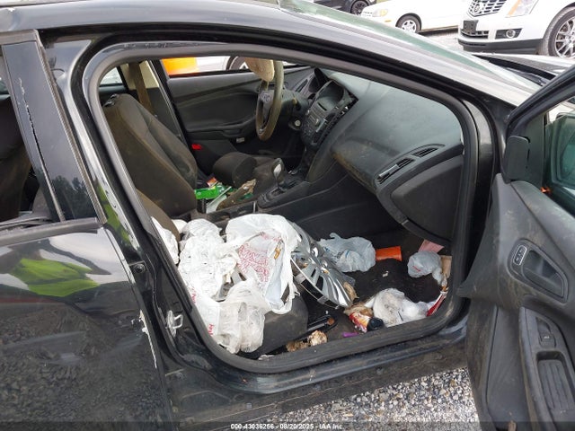 43036256 :رقم المزاد ، 1FADP3E22FL321527 vin ، 2015 Ford Focus S مزاد بيع