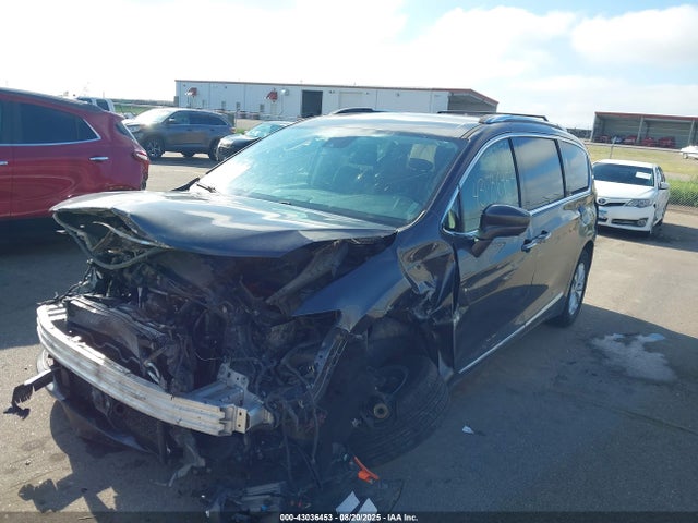 Chrysler Pacifica 2018 2C4RC1BG4JR233420 Image 2