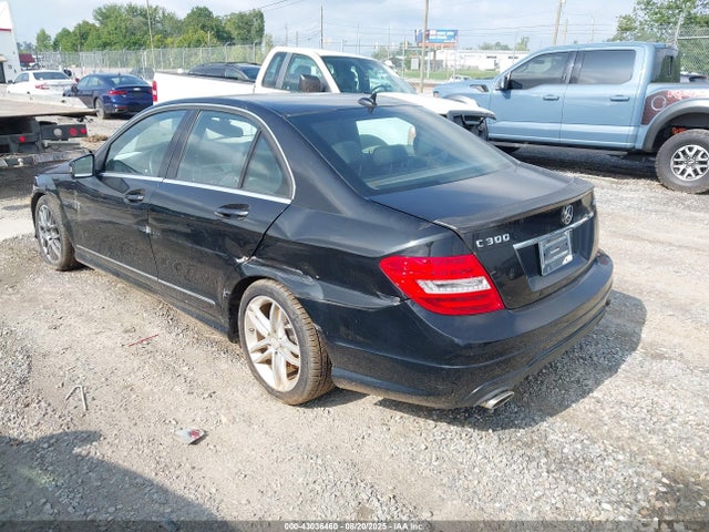 Mercedes-Benz 2014 2014 WDDGF8AB5ER307782 Image 3