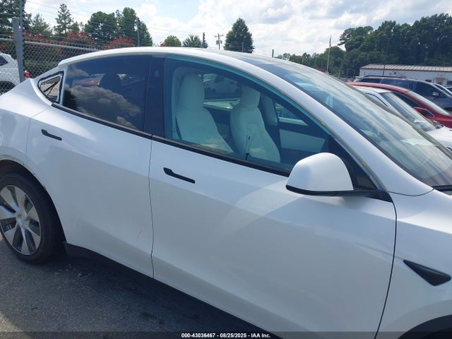Tesla Model Y 2021 5YJYGAEE5MF205149 Image 12