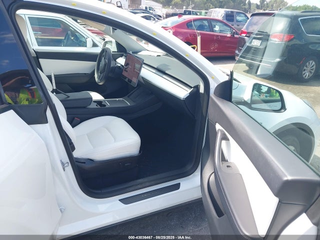 2021 TESLA MODEL Y 5YJYGAEE5MF205149 Photo 4