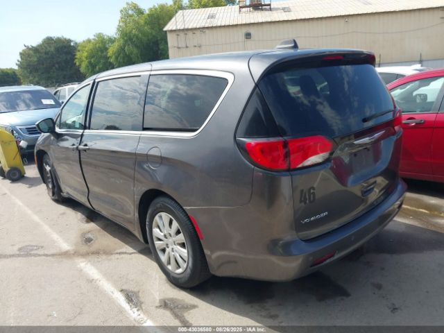 2020 CHRYSLER VOYAGER 2C4RC1AGXLR122973 Photo 2