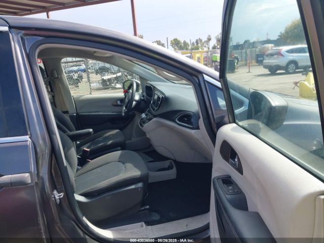 2020 CHRYSLER VOYAGER 2C4RC1AGXLR122973 Photo 4