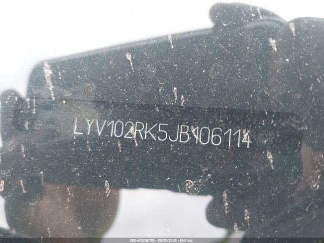 2018 VOLVO XC60 LYV102RK5JB106114 Photo 8