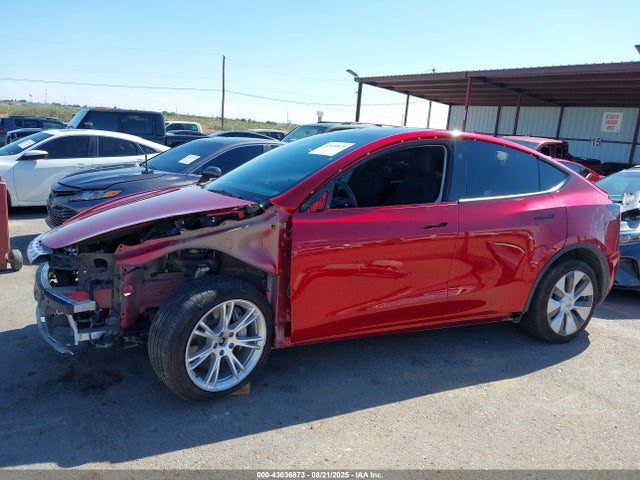 Продаж на аукціоні авто 2024 Tesla Model Y Long Range Dual Motor All-wheel Drive, vin: 7SAYGAEE1RF048102, номер лоту: 43036873