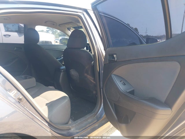 5XXGM4A76FG379339 KIA Optima Lx