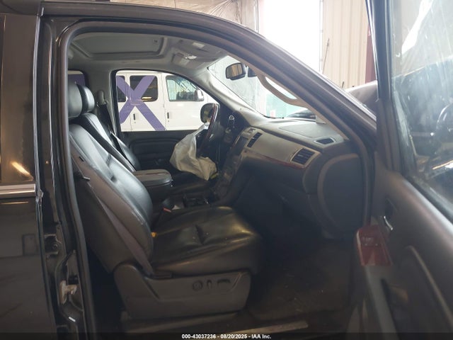 2011 CADILLAC ESCALADE 1GYS4CEF7BR163765 Photo 4