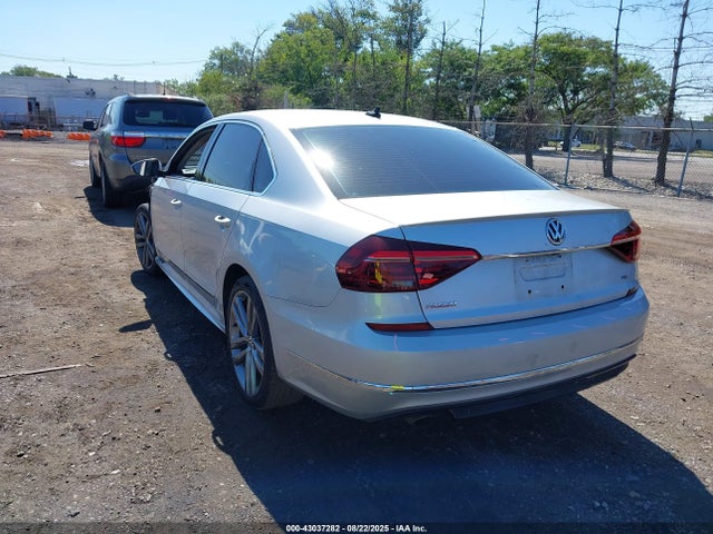 2017 Volkswagen Passat 1.8t R-line მანქანა იყიდება აუქციონზე, vin: 1VWDT7A34HC045895, აუქციონის ნომერი: 43037282