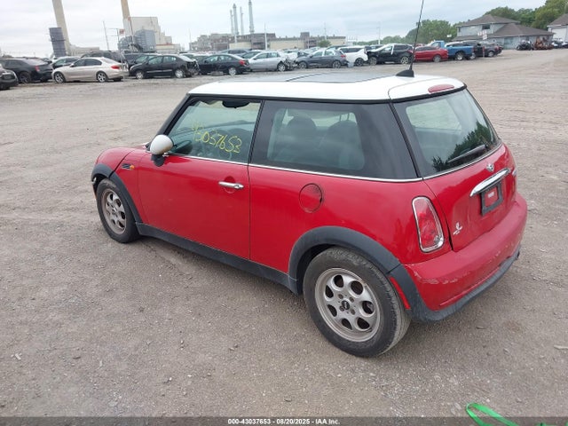 2005 MINI COOPER WMWRC33425TJ66506 Photo 2