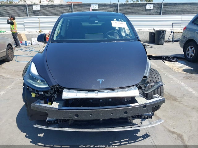 7SAYGDED4RF156173 Tesla Model Y