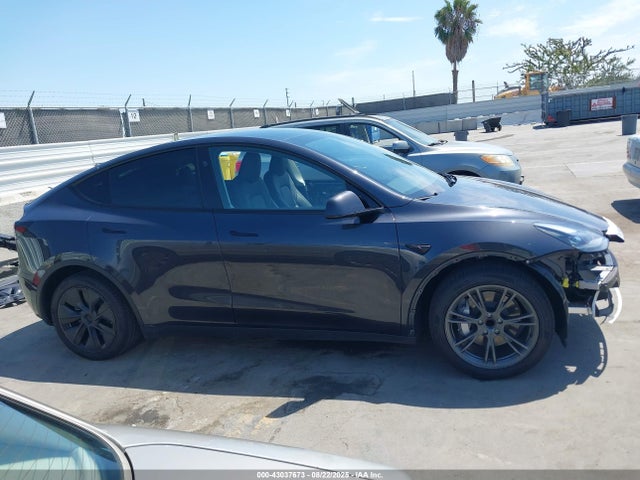 7SAYGDED4RF156173 Tesla Model Y