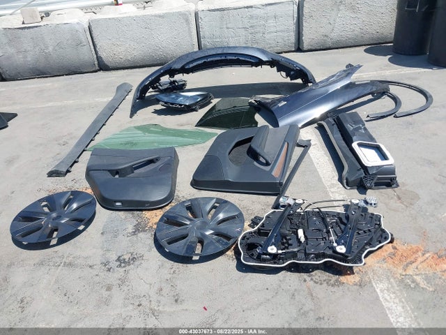 7SAYGDED4RF156173 Tesla Model Y