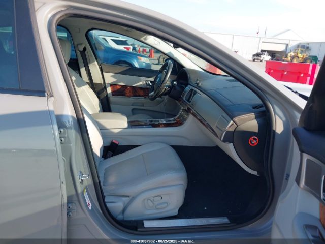 2011 JAGUAR XF SAJWA0FBXBLS04162 Photo 4