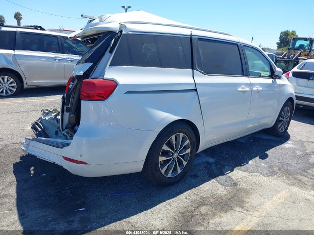 KNDMC5C19J6407789 KIA Sedona