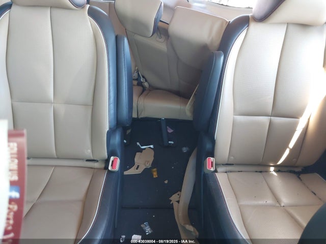 KNDMC5C19J6407789 KIA Sedona