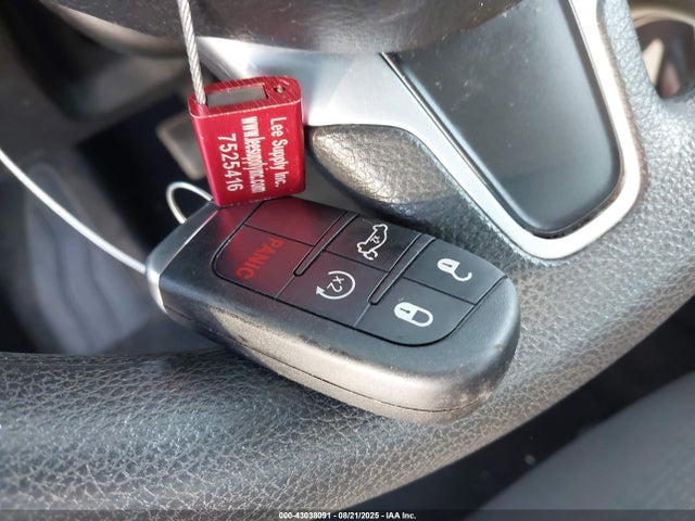 1C3CCCAB3FN577028 Chrysler 2015