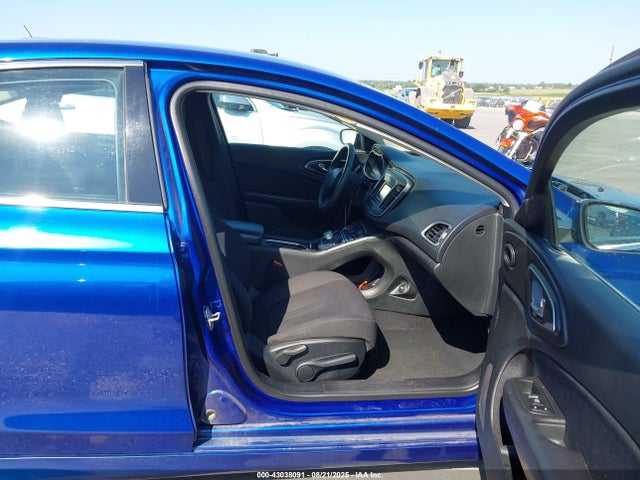 1C3CCCAB3FN577028 Chrysler 2015