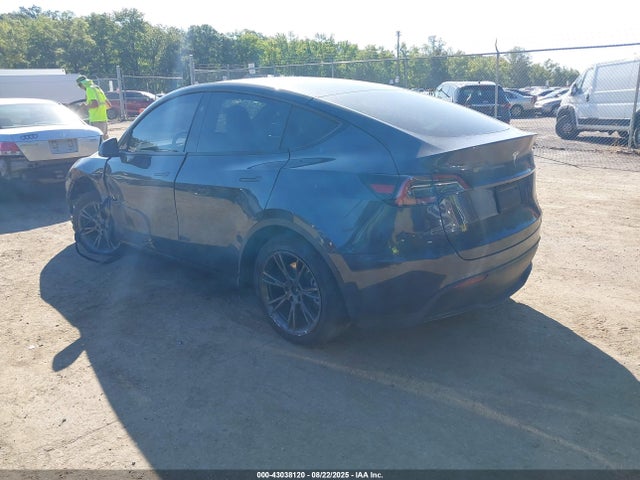 2025 TESLA MODEL Y 7SAYGDED9SA378226 Photo 2