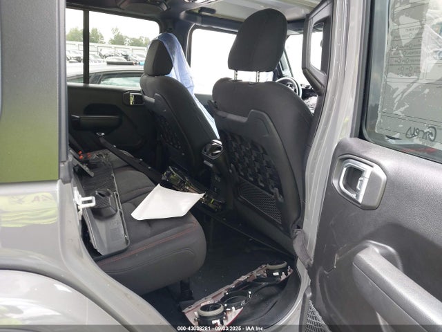 1C4HJXFN6NW242016 Jeep Wrangler