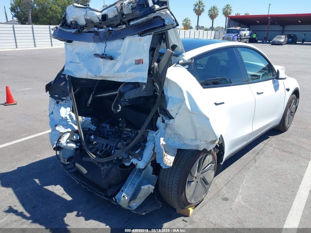 2026 TESLA MODEL Y 7SAYGDEE1TF328952 Photo 5