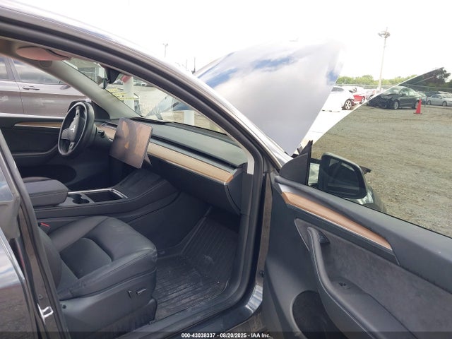2024 TESLA MODEL Y 7SAYGDEE6RF993466 Photo 4