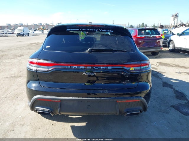 Porsche Macan 2025 WP1AA2A56SLB02703 Image 16