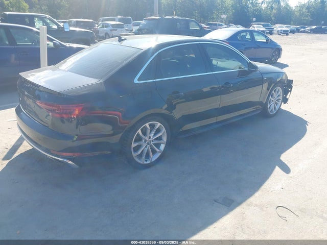 43038399 :رقم المزاد ، WAUDNAF4XKN005759 vin ، 2019 Audi A4 45 Premium مزاد بيع