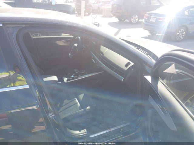 43038399 :رقم المزاد ، WAUDNAF4XKN005759 vin ، 2019 Audi A4 45 Premium مزاد بيع