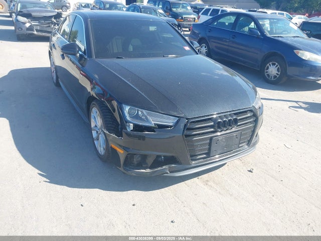 43038399 :رقم المزاد ، WAUDNAF4XKN005759 vin ، 2019 Audi A4 45 Premium مزاد بيع