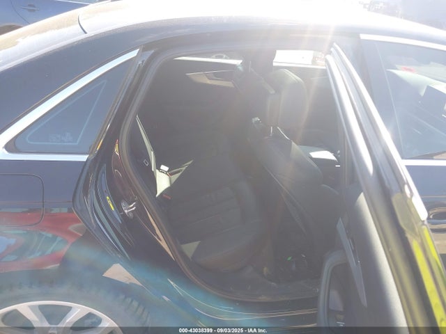 43038399 :رقم المزاد ، WAUDNAF4XKN005759 vin ، 2019 Audi A4 45 Premium مزاد بيع