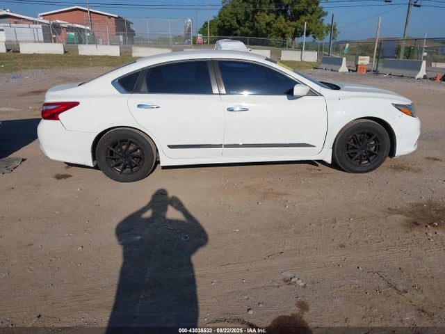 1N4AL3AP2HC271988 Nissan 2017
