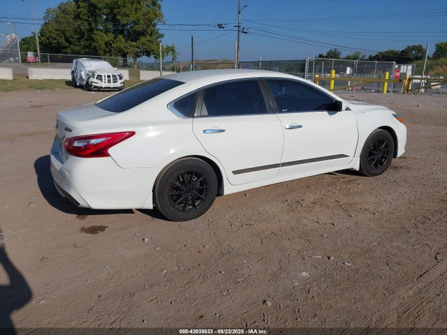 1N4AL3AP2HC271988 Nissan 2017