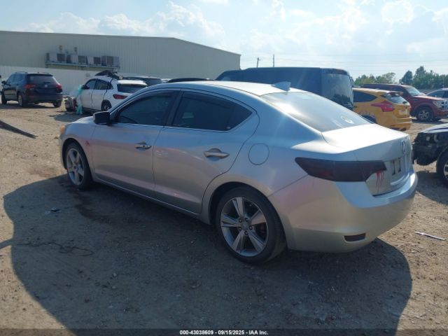 2013 ACURA ILX 19VDE2E5XDE000564 Photo 2
