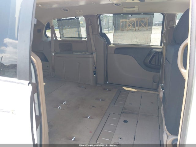 2C4RC1BG6GR129715 Chrysler Town and Country