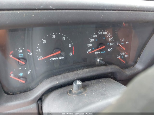 43038935 :رقم المزاد ، 1J4FA39S22P758455 vin ، 2002 Jeep Wrangler X مزاد بيع
