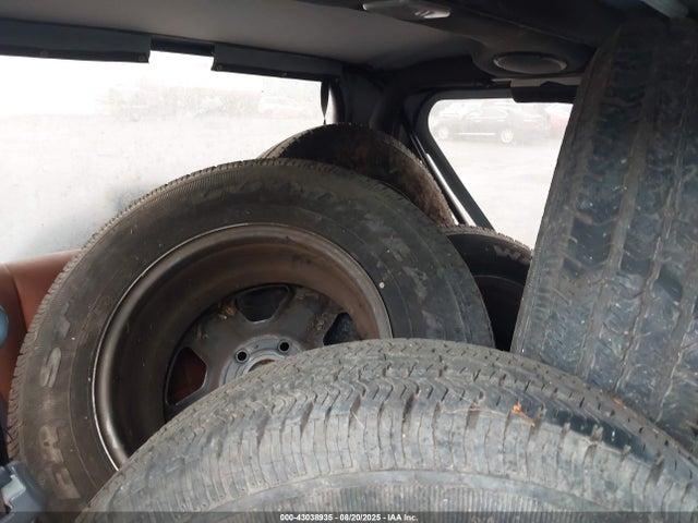 43038935 :رقم المزاد ، 1J4FA39S22P758455 vin ، 2002 Jeep Wrangler X مزاد بيع