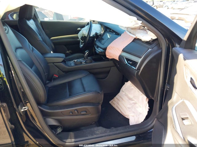 2019 CADILLAC XT4 1GYFZDR41KF139917 Photo 4
