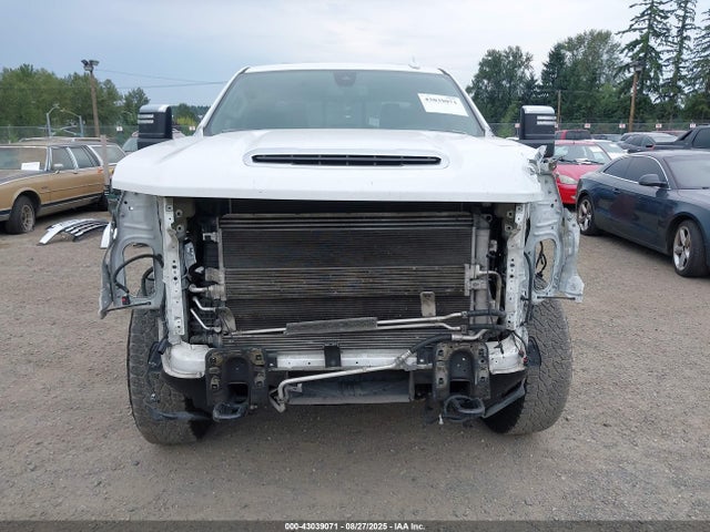 2GC4YUEY3N1206120 Chevrolet l5p