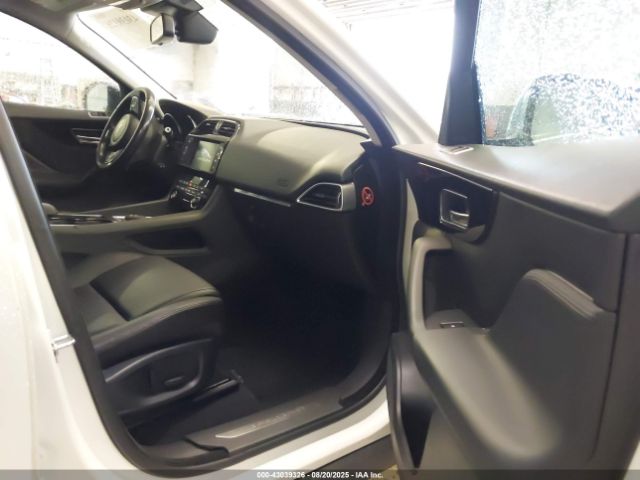 2017 JAGUAR F-PACE SADCJ2BV1HA896012 Photo 4