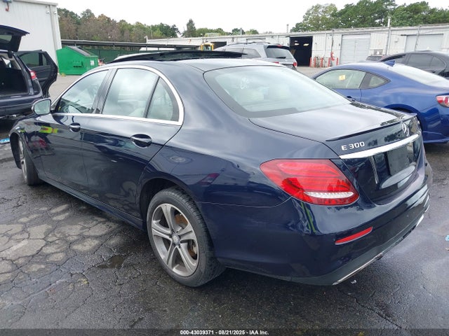 43039371 :رقم المزاد ، WDDZF4KB6HA114771 vin ، 2017 Mercedes-benz E 300 4matic مزاد بيع