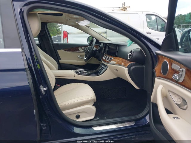 43039371 :رقم المزاد ، WDDZF4KB6HA114771 vin ، 2017 Mercedes-benz E 300 4matic مزاد بيع