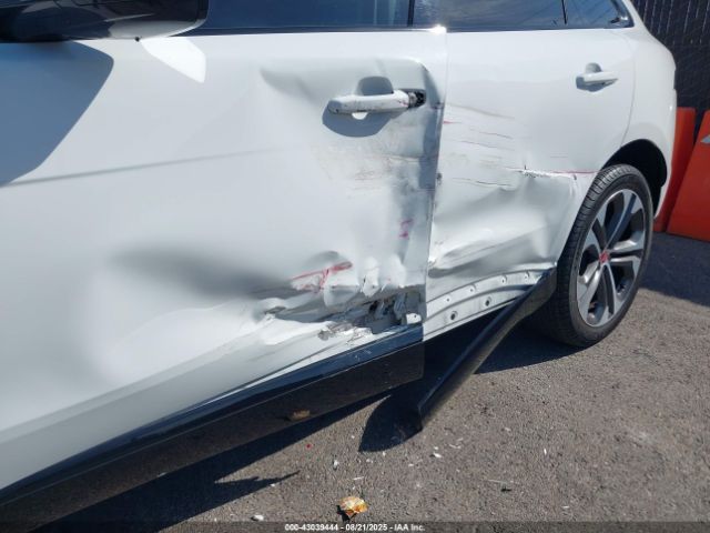 2023 JAGUAR F-PACE SADCJ2EX7PA715961 Photo 5