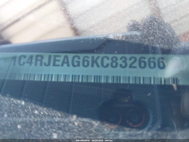 1C4RJEAG6KC832666 Jeep Grand Cherokee