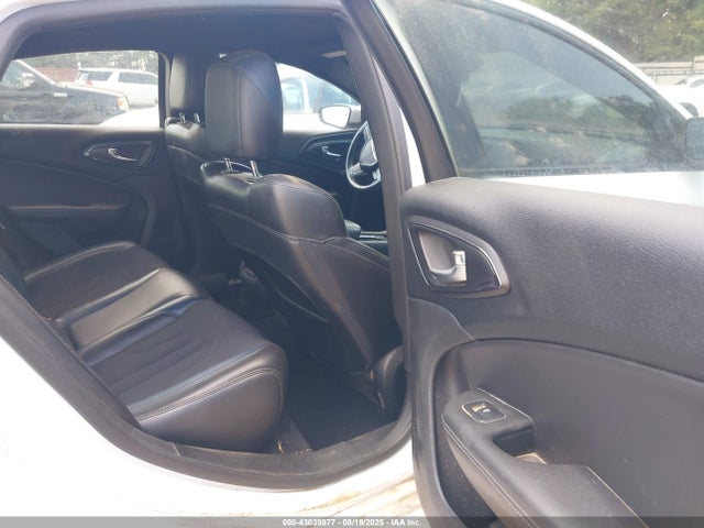1C3CCCBB8FN578562 Chrysler 2015