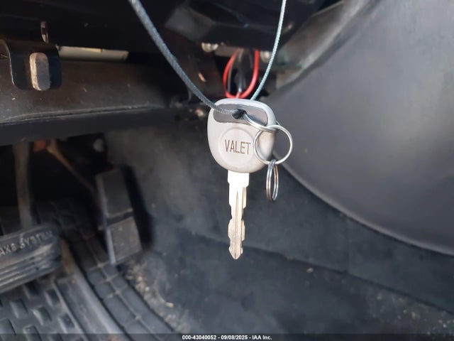 2001 CADILLAC DEVILLE 1G6KF57951U268273 Photo 10
